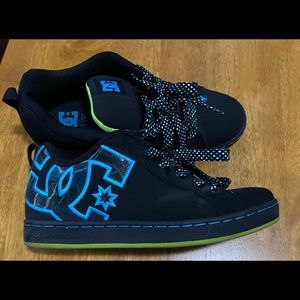 DC skater shoes